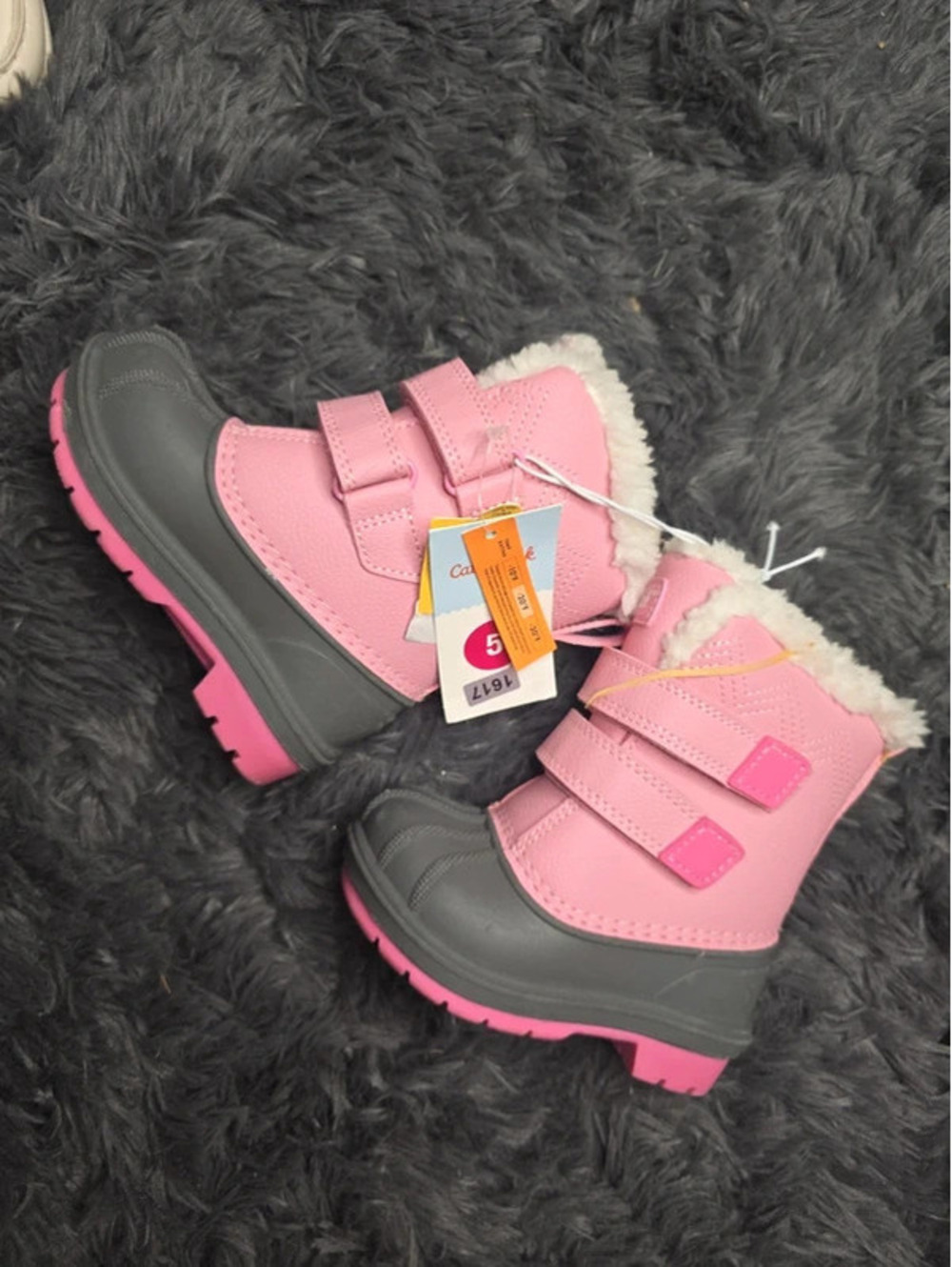 Size 5 brand new snow boots from target item. 1617 box 5